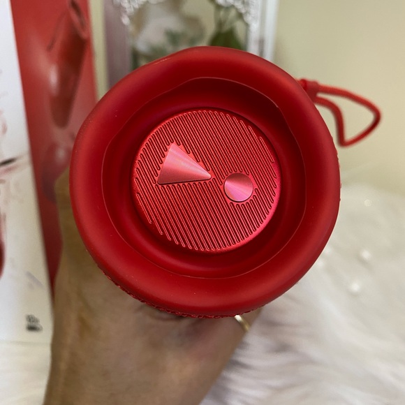 JBL FLIP6 Portable Waterproof Speaker - Red - Picture 7 of 15